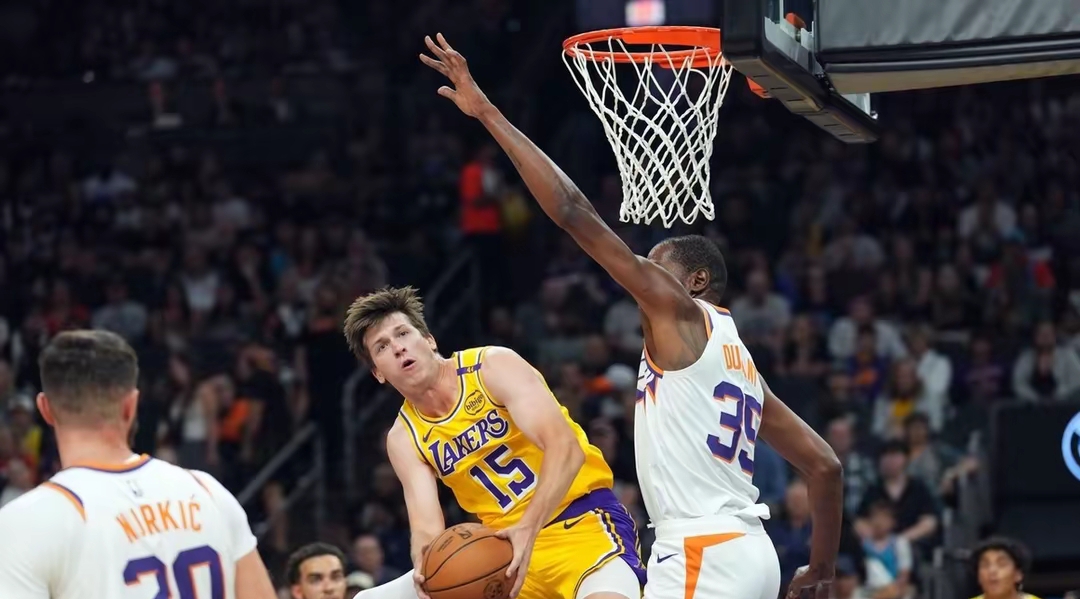 包含NBA总决赛赛程吃紧;菲尼克斯太阳今晨远射贴柱;气氛紧张;身体对抗强度拉满的词条-九游官网